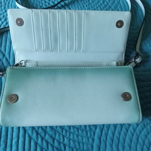 Simply Noelle mint green small crossbody removable strap or wallet - Picture 5 of 6